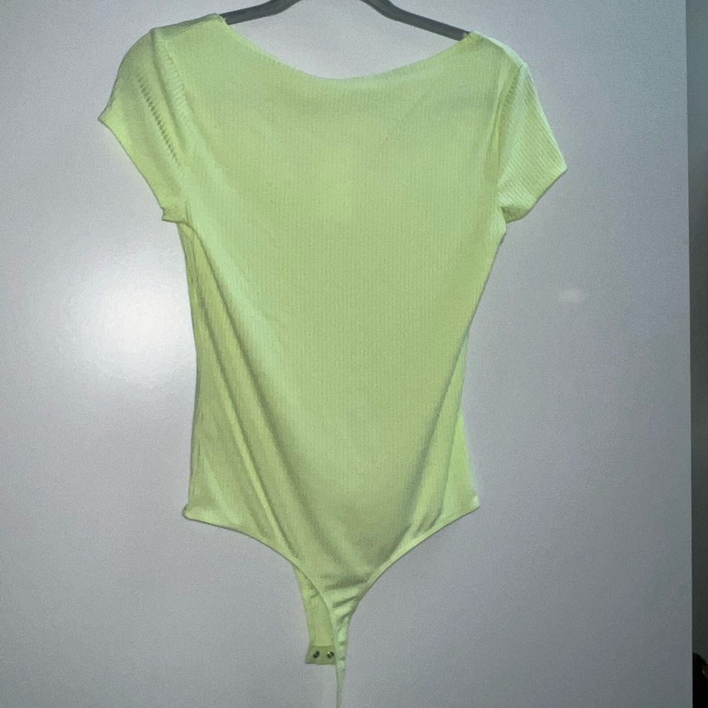 NWT Bodysuit Short Sleeve Ribbed Knit V Neck Neon Green/Yellow Size Medium - Picture 6 of 9